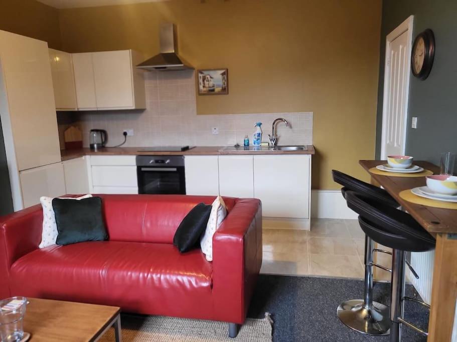 Nice 2 Bedroom Huddersfield Bagian luar foto